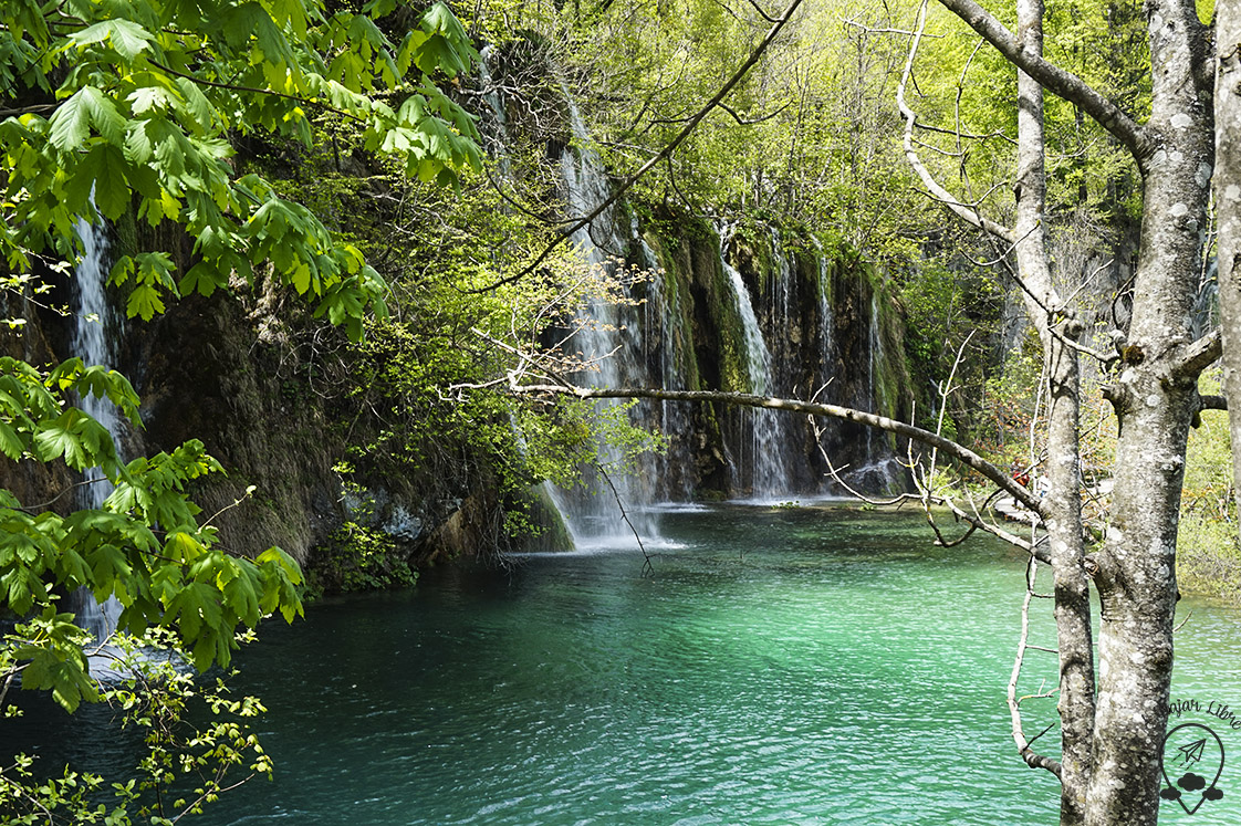 Turquoise_waters_Plitvice_Croatia