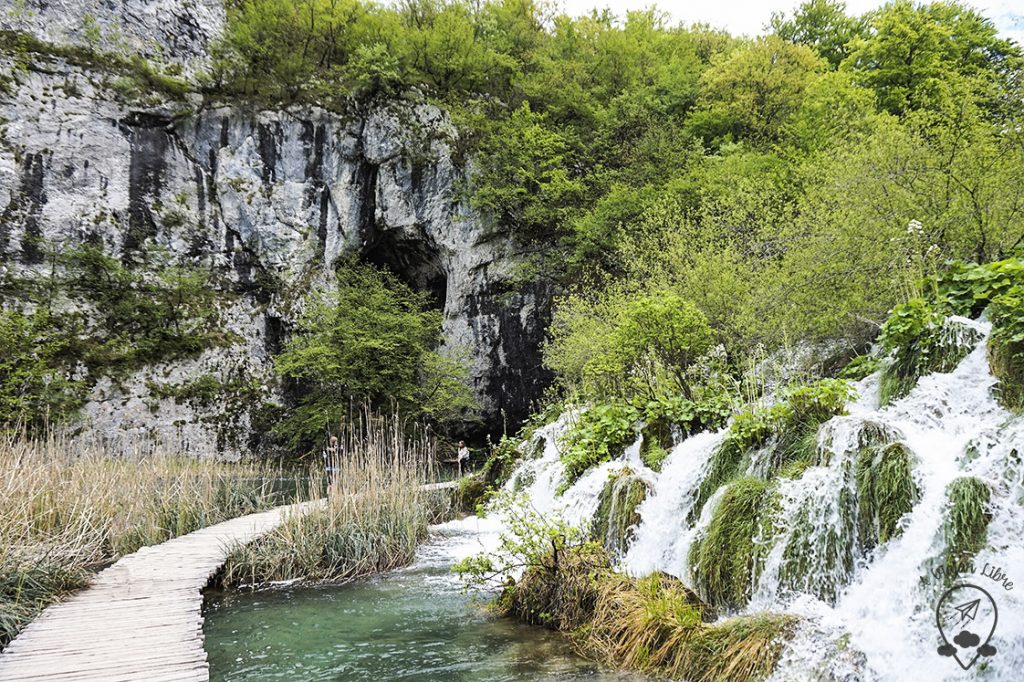 Path_cascade_Plitvice_Croatia Path_cascade_Plitvice_Croatia