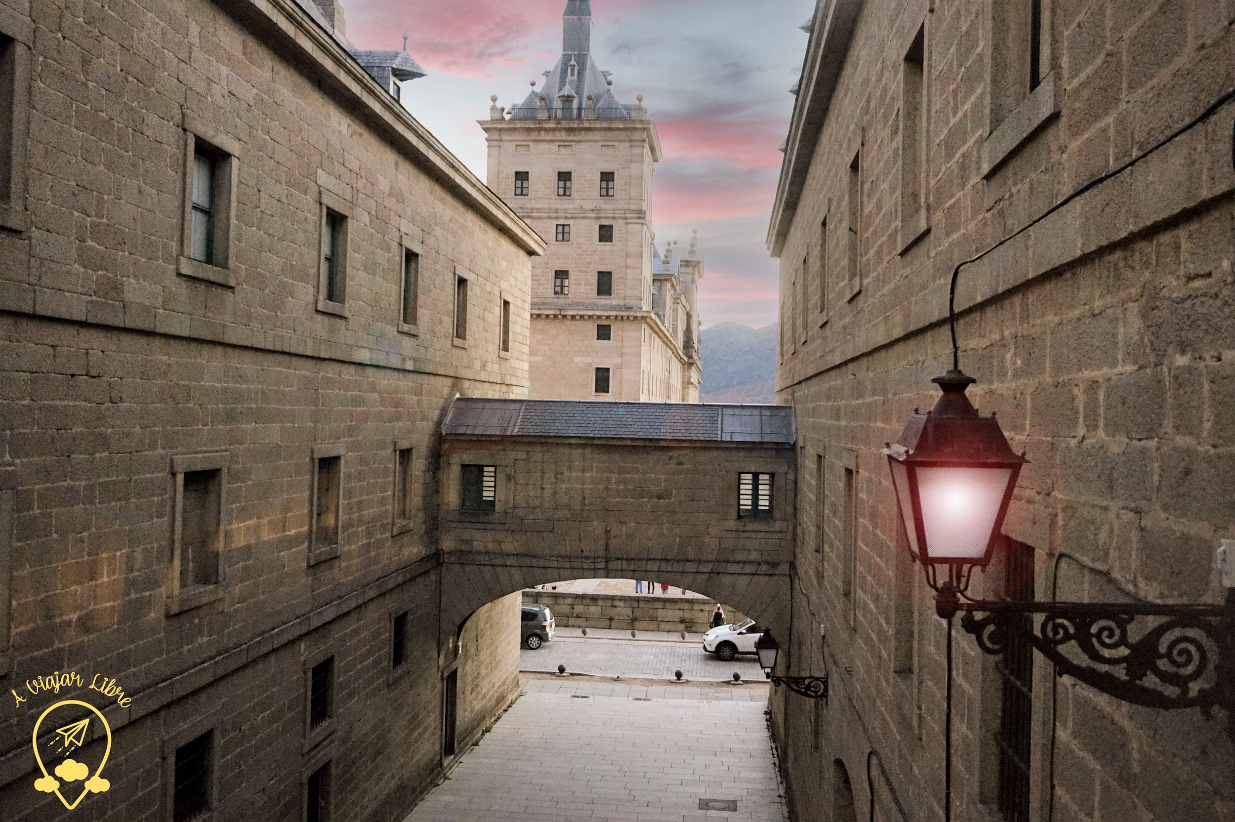 Pasadizo_con_atardecer_Escorial
