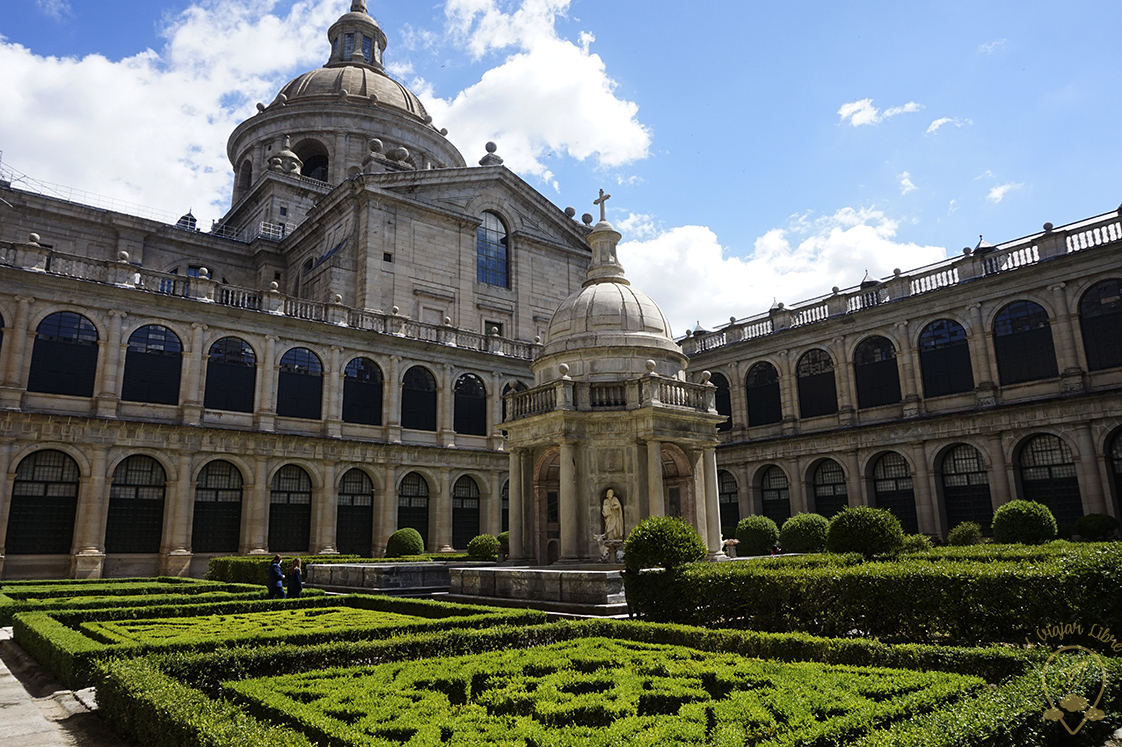 Patio_de_los_Evangelistas_Escorial Patio_de_los_Evangelistas_Escorial