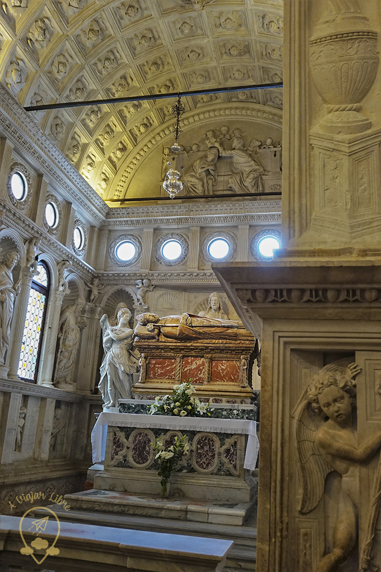 Cathedral_inside_Trogir_Croatia