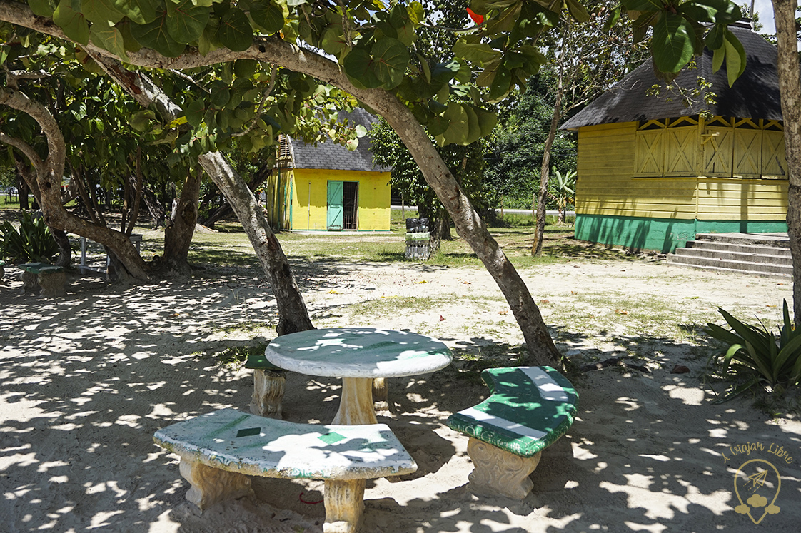 Seven-mile_beach_shade_Jamaica