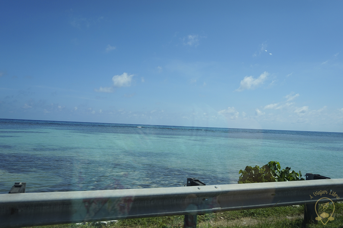 Caribean_sea_from_car_Jamaica