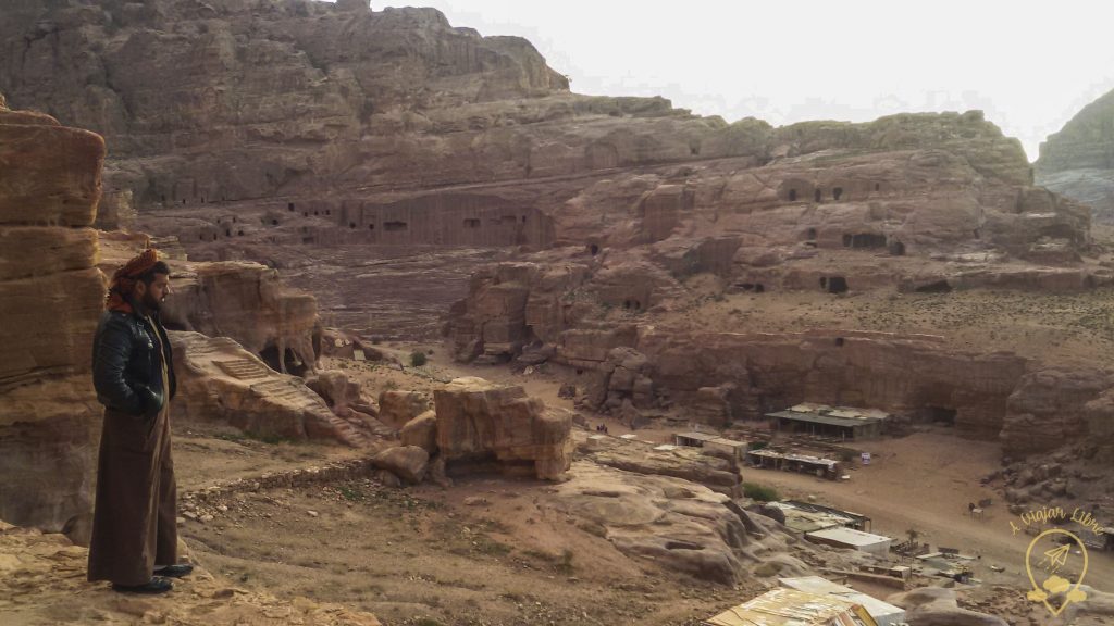 CUEVAS CON BEDUINO Cuevas con beduino